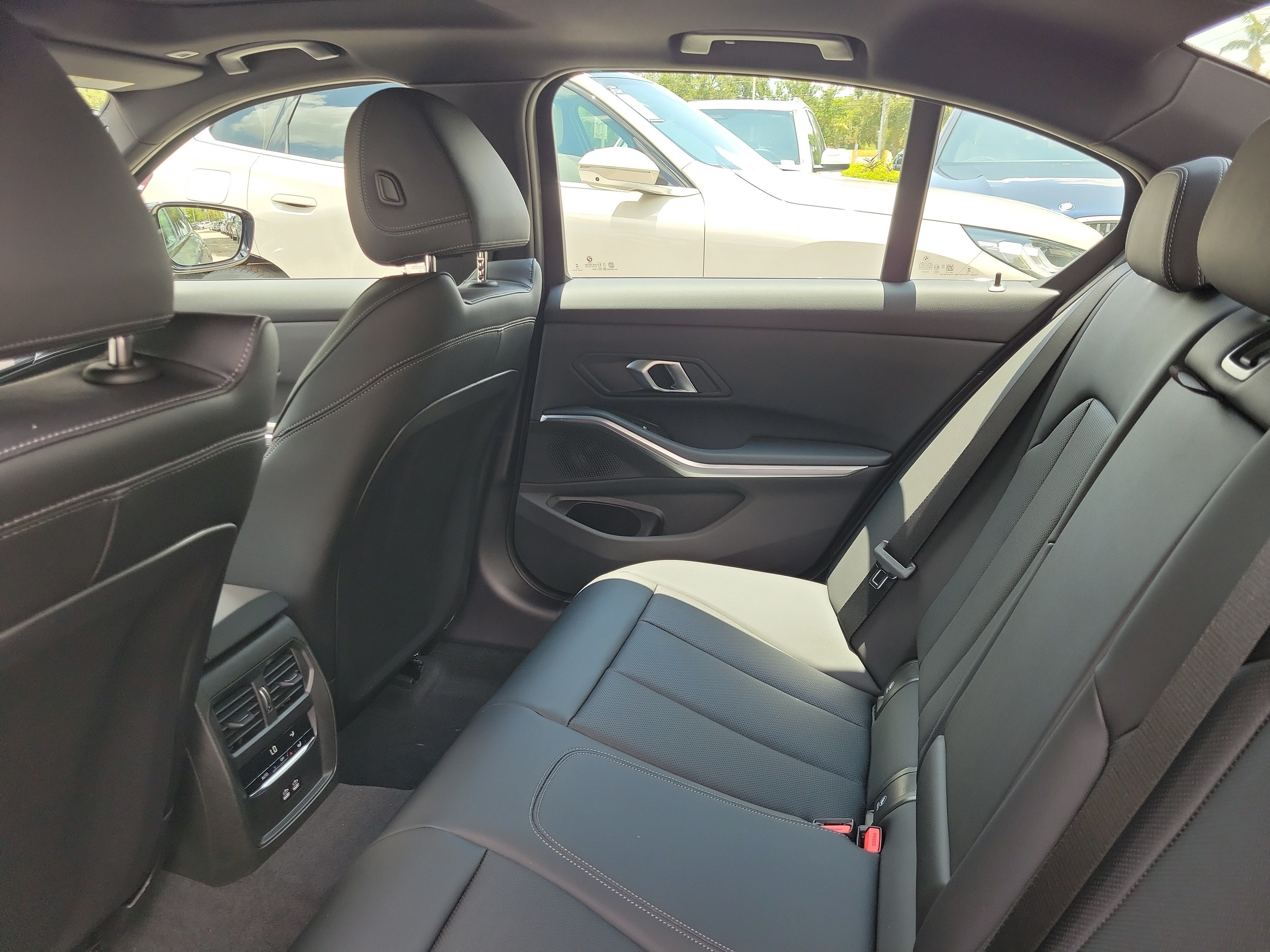 New 2026 BMW 330i Sedan w/ M Sport Package RWD image 9
