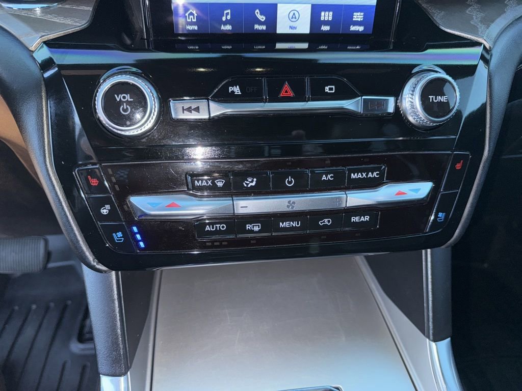 Used 2022 Ford Explorer Platinum w/ Equipment Group 601A AWD/4WD image 15