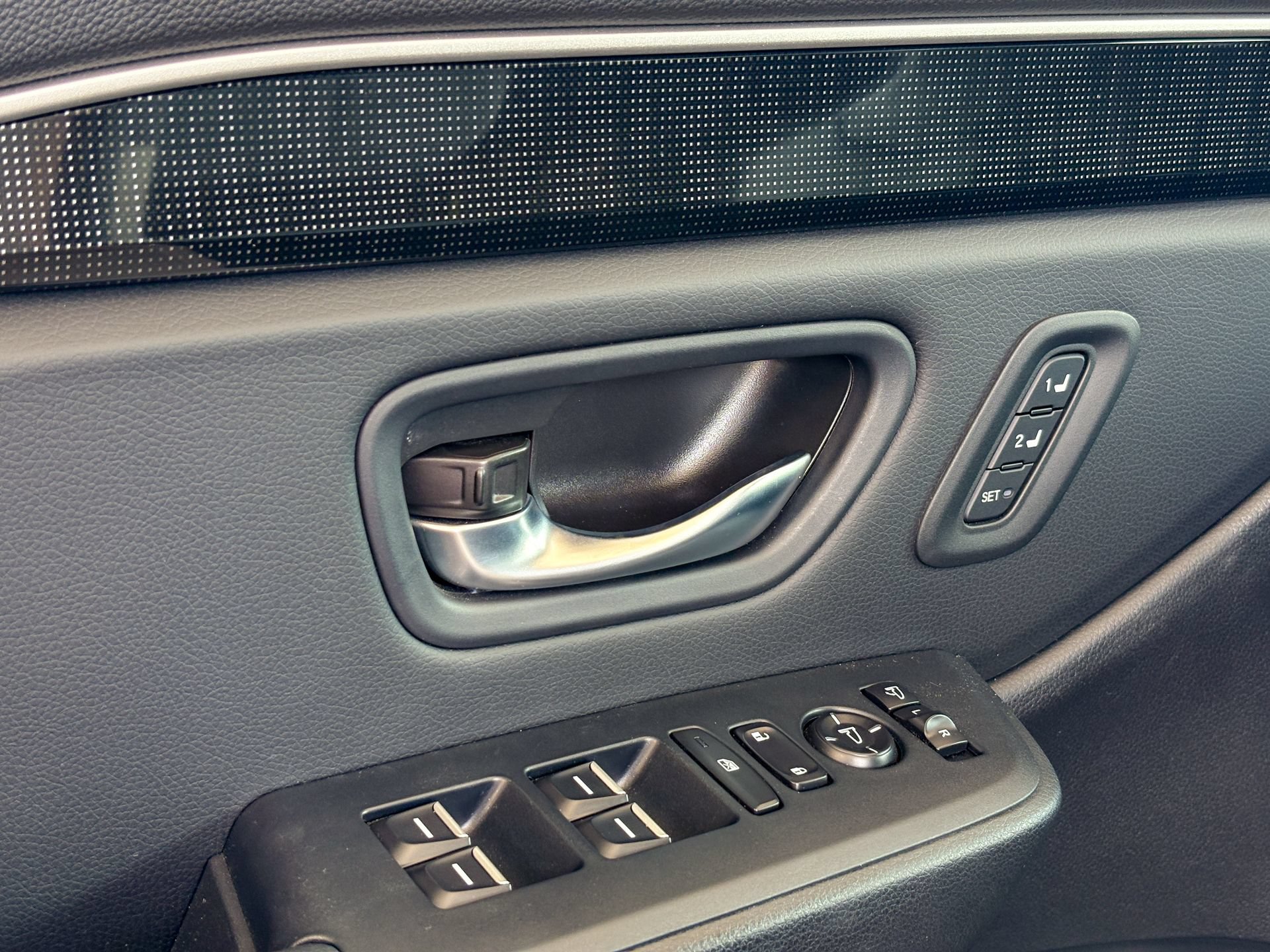Used 2025 Honda Pilot Elite image 16