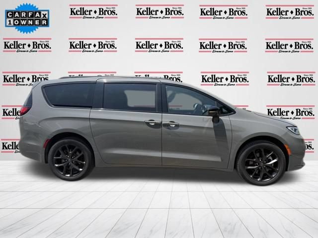 Used 2025 Chrysler Pacifica Limited w/ Uconnect Theater Family Group AWD/4WD image 8