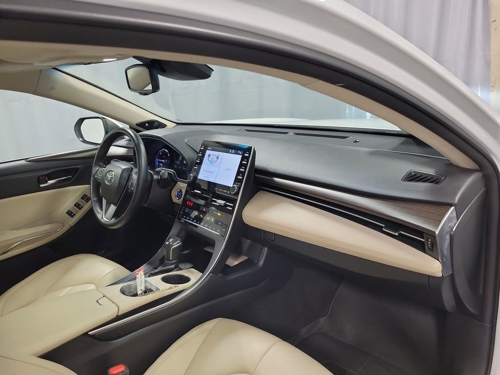 Used 2020 Toyota Avalon XLE w/ Moonroof Package image 28