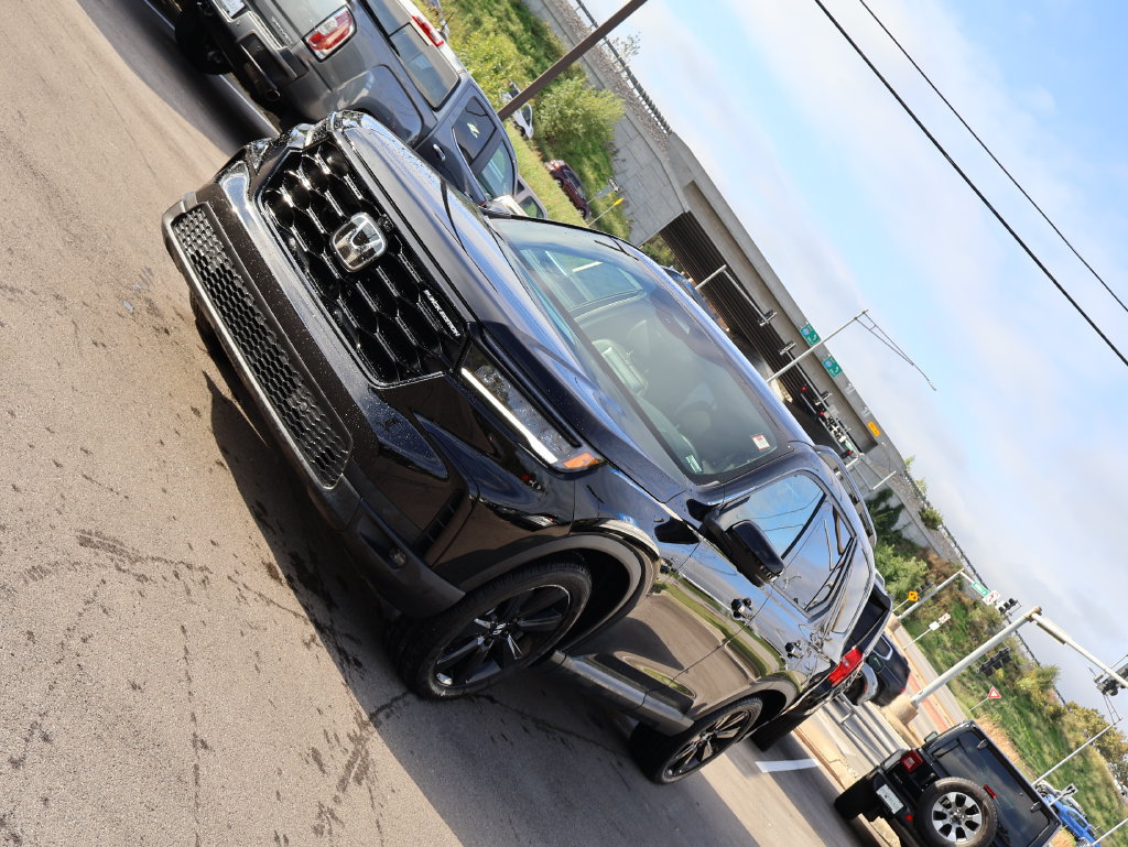 Certified 2025 Honda Pilot Black Edition image 3