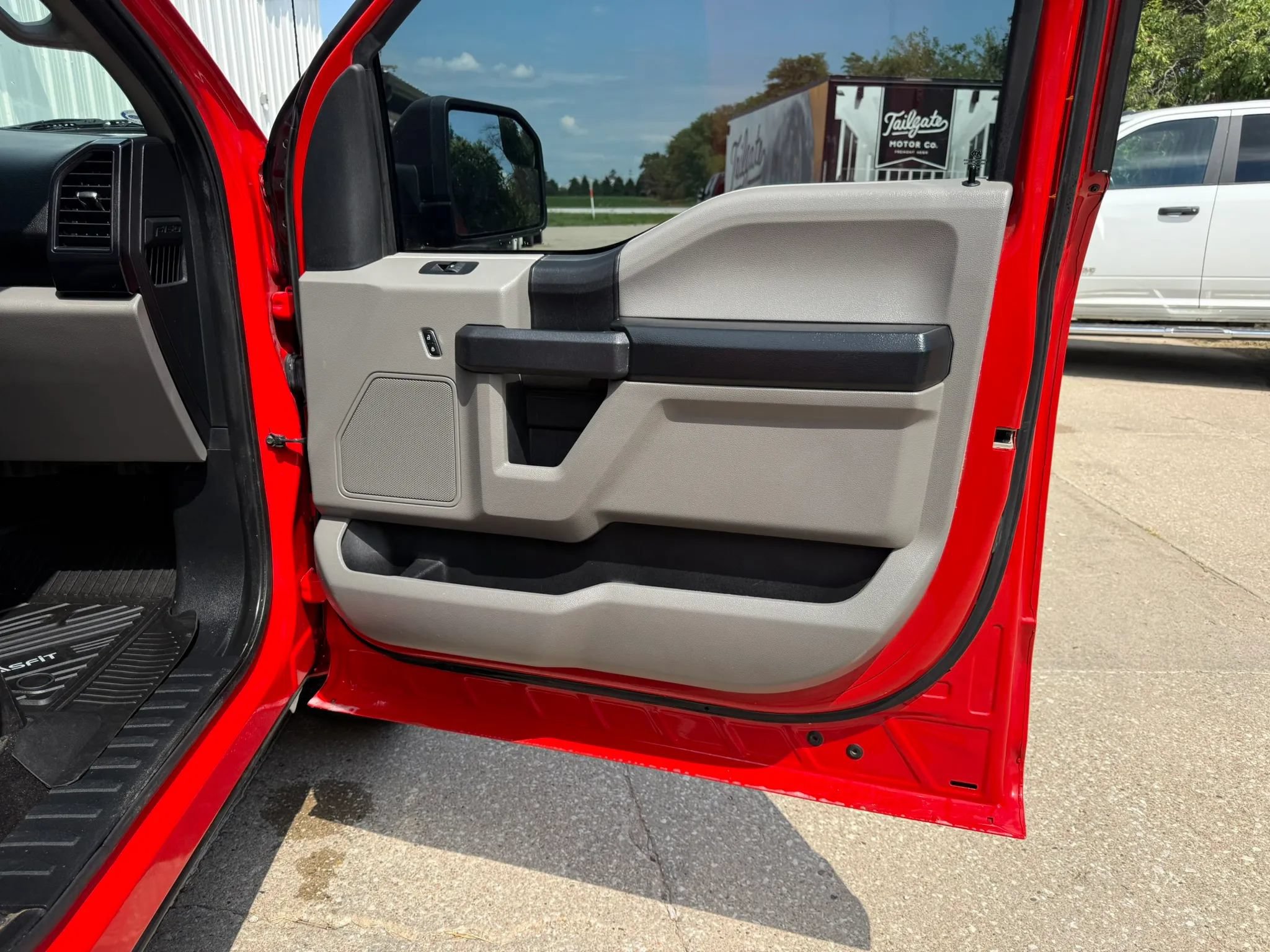 Used 2019 Ford F150 XL w/ Equipment Group 101A Mid AWD/4WD image 8