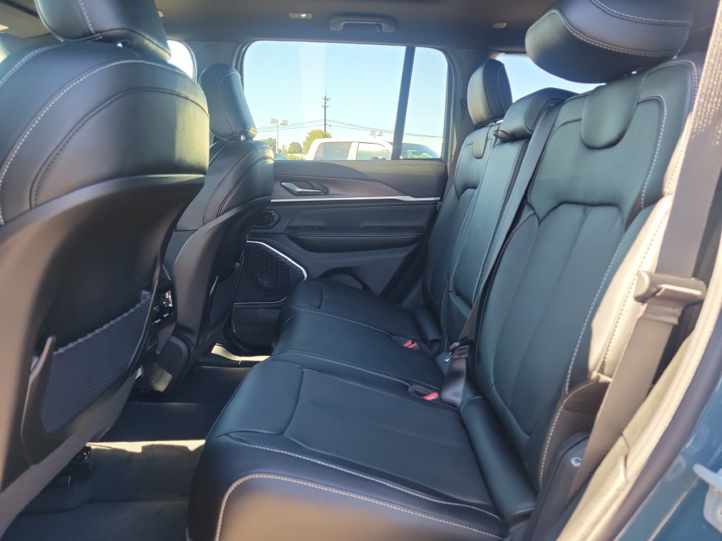 New 2027 Jeep Grand Cherokee Limited AWD/4WD image 10