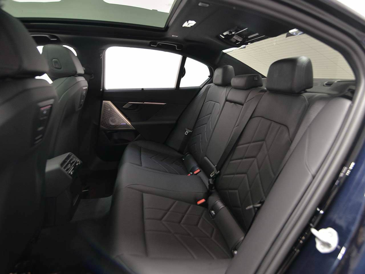 New 2027 BMW 550e xDrive w/ Executive Package AWD/4WD image 11