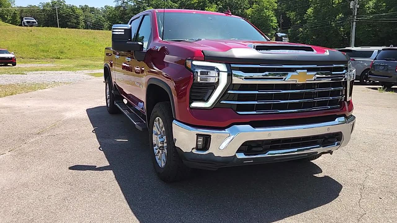 Used 2024 Chevrolet Silverado 2500 LTZ w/ LTZ Premium Package AWD/4WD image 8