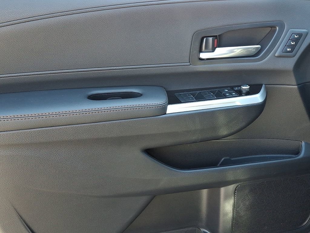 Used 2025 Toyota Sienna Platinum image 13