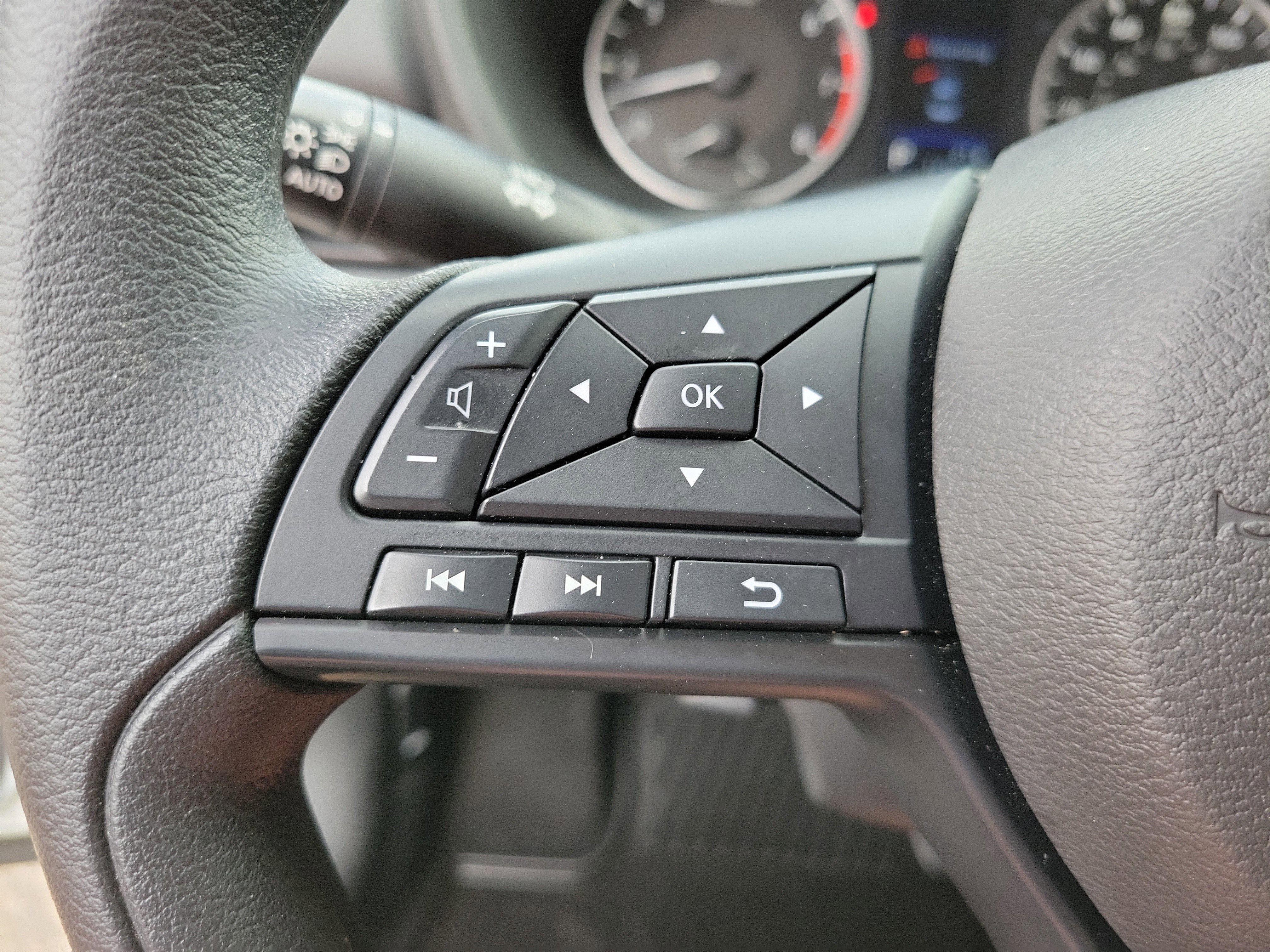 Used 2025 Nissan Sentra S image 21