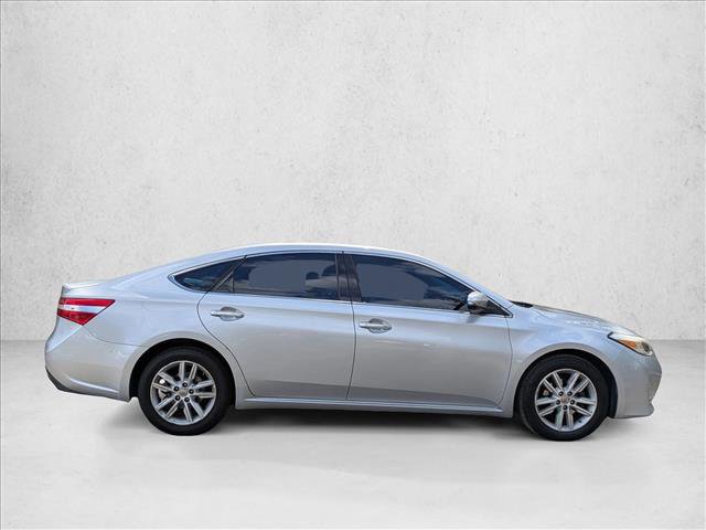 Used 2014 Toyota Avalon XLE Premium image 4