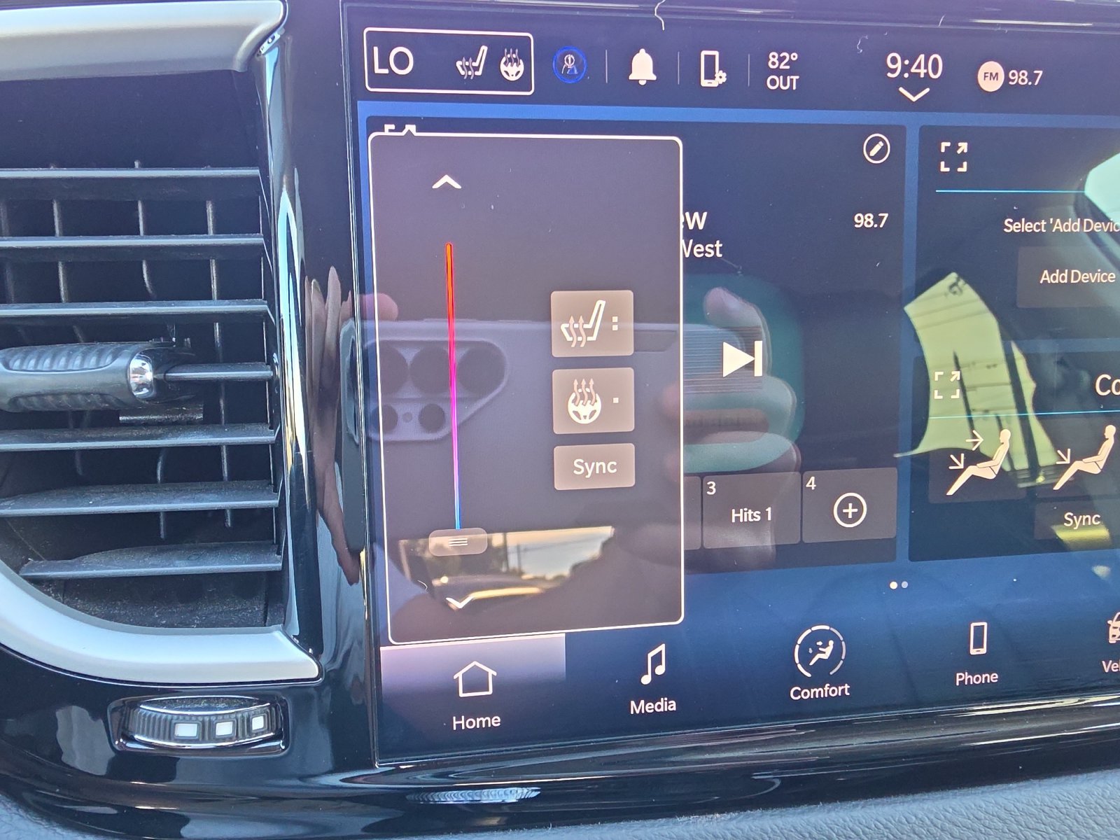 Used 2024 Chrysler Pacifica Touring-L FWD image 19