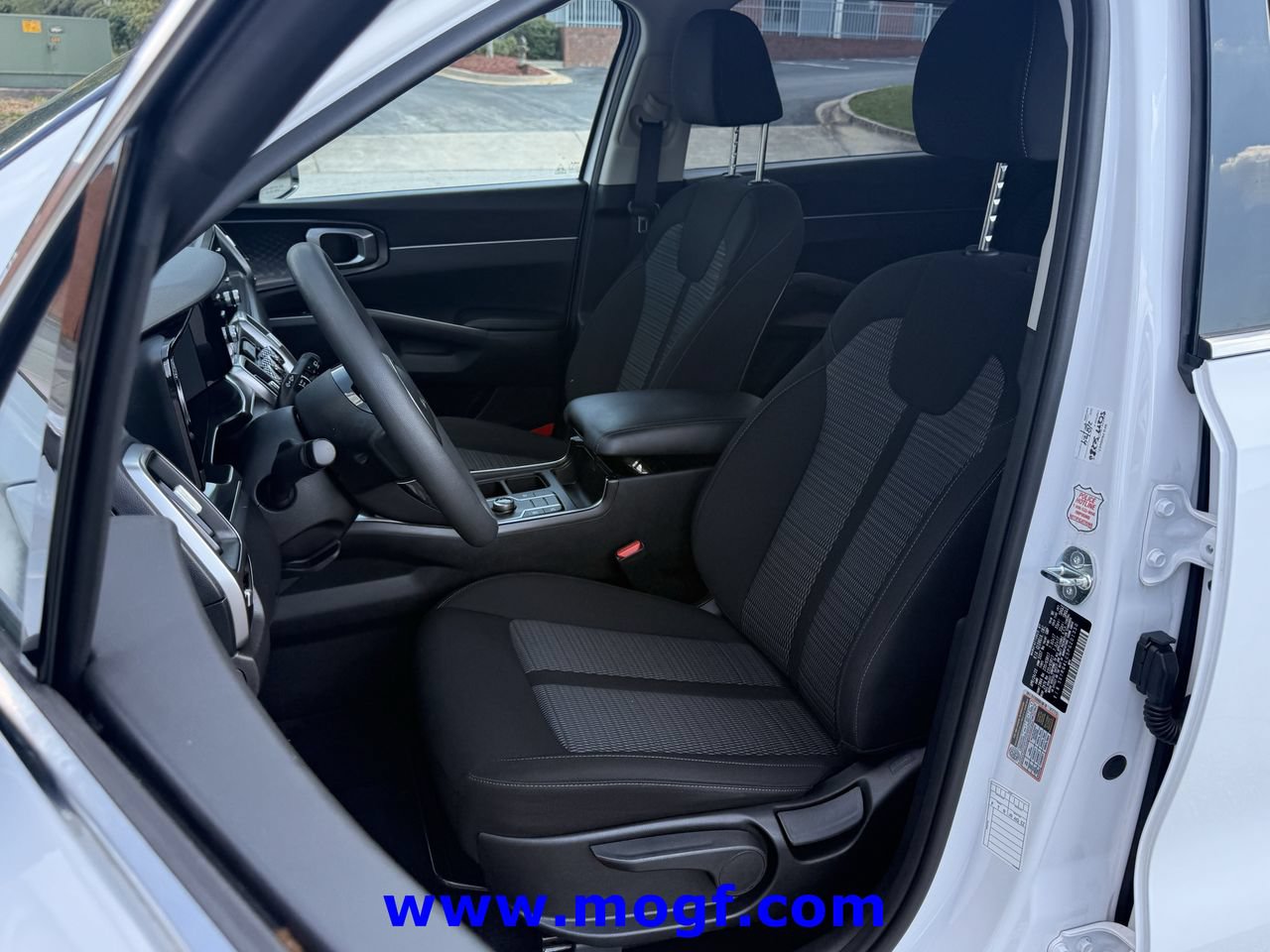 Used 2023 Kia Sorento LX FWD image 16