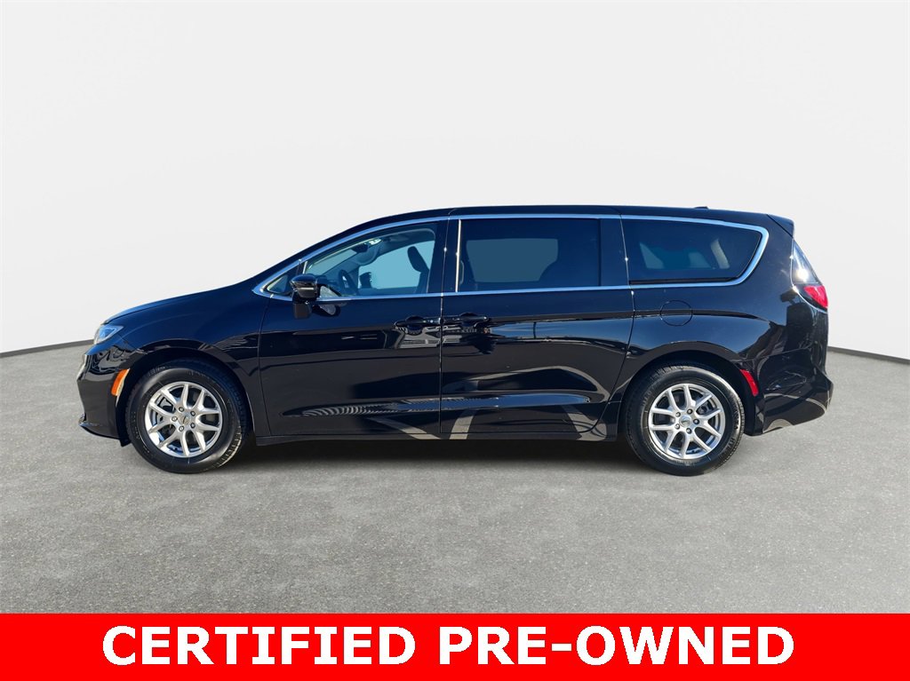 Used 2024 Chrysler Pacifica Touring-L image 8