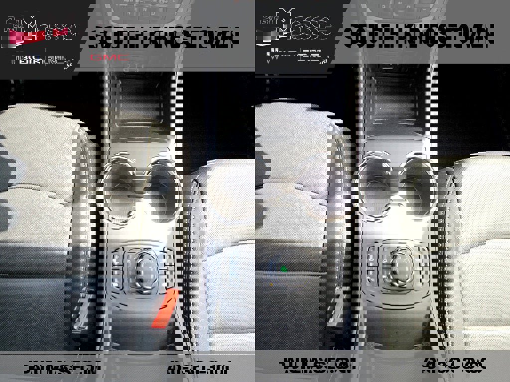 Used 2024 GMC Terrain SLT image 16