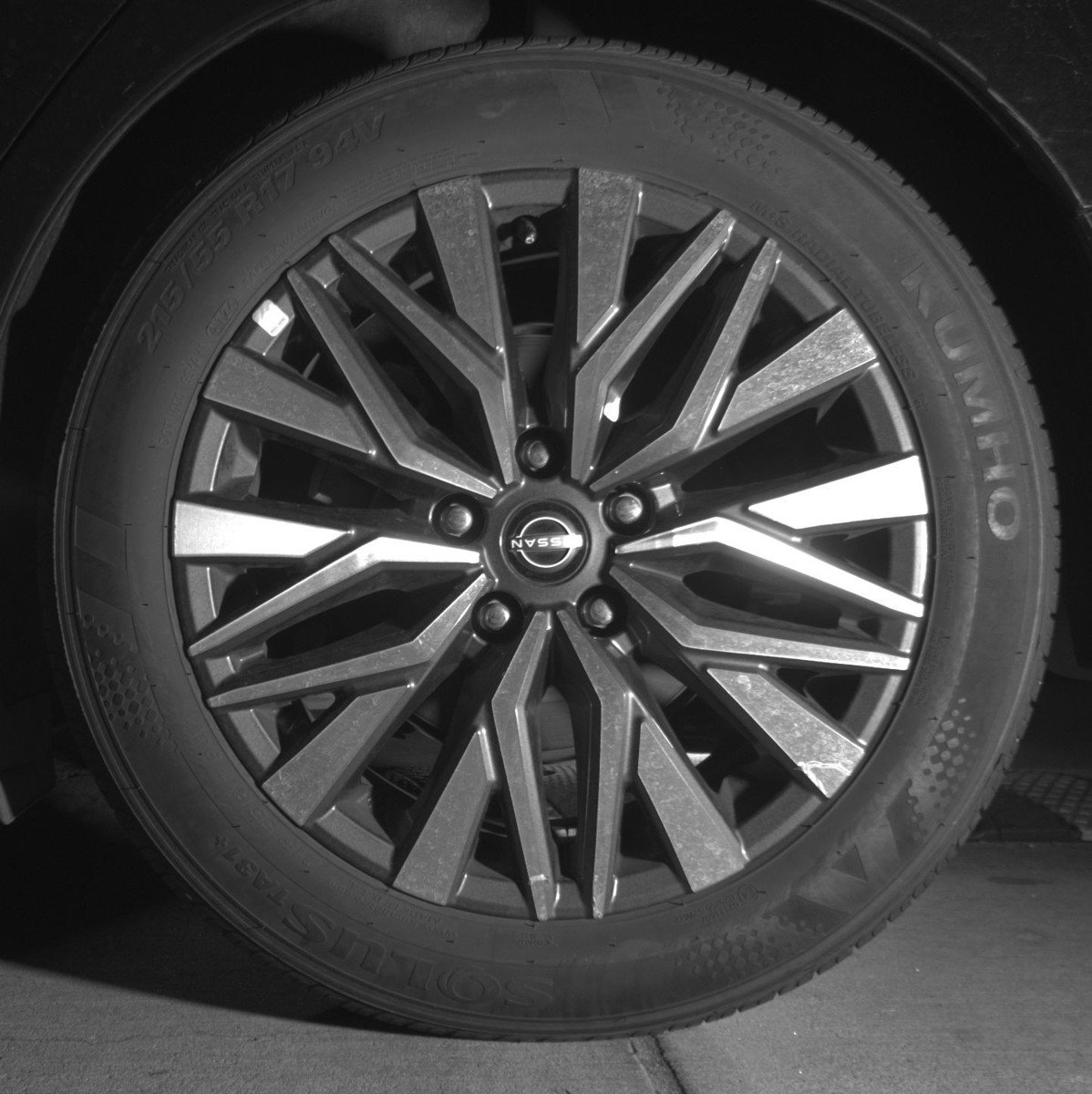 Used 2025 Nissan Altima 2.5 SV FWD image 14