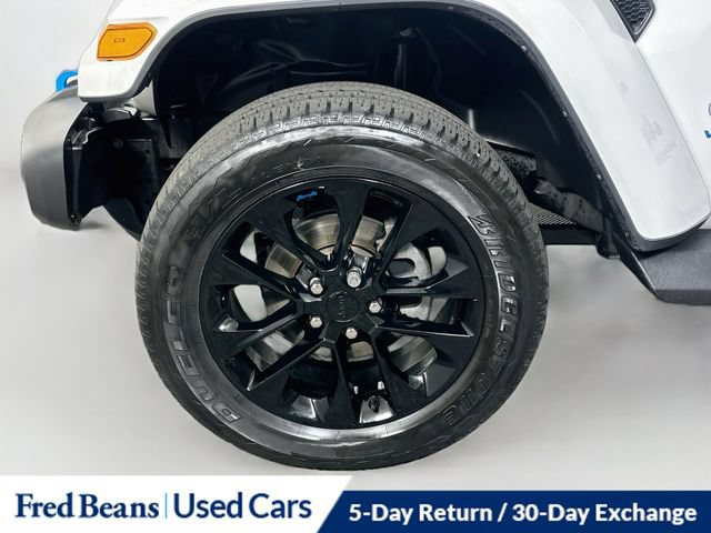 Used 2022 Jeep Wrangler Unlimited Sahara w/ Cold Weather Group AWD/4WD image 39