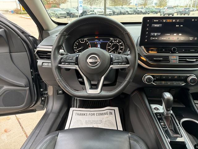Used 2023 Nissan Altima 2.5 SR w/ SR Premium Package image 13