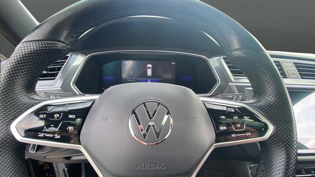 Used 2022 Volkswagen Tiguan SE R-Line AWD/4WD image 17