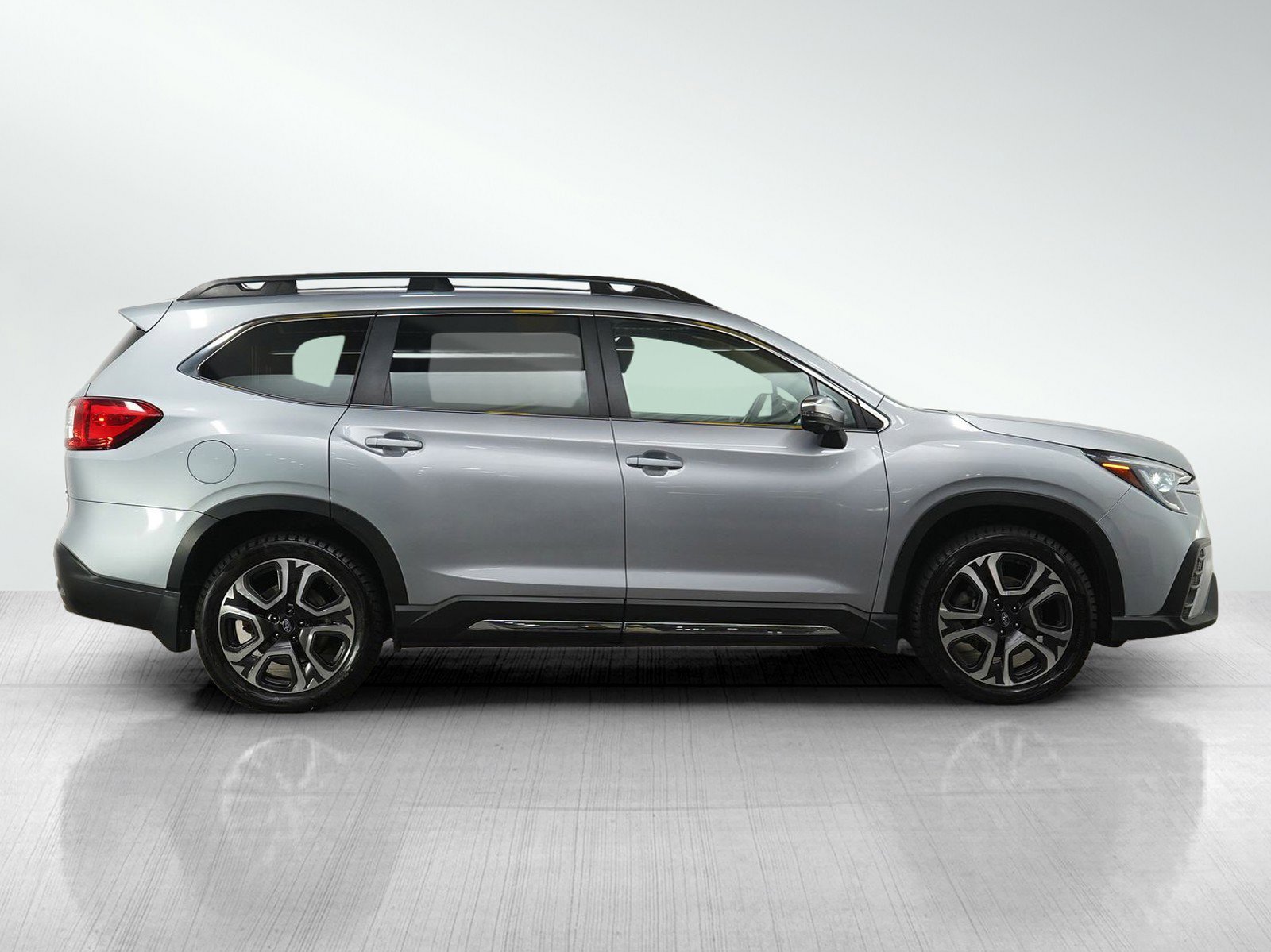 Used 2023 Subaru Ascent Limited w/ Technology Package AWD/4WD image 6