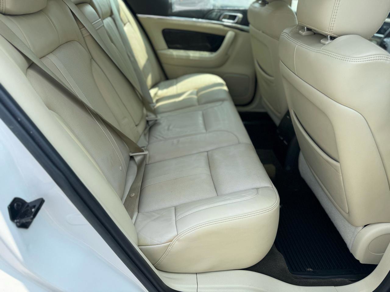 Used 2014 Lincoln MKS AWD w/ Equipment Group 101A image 28