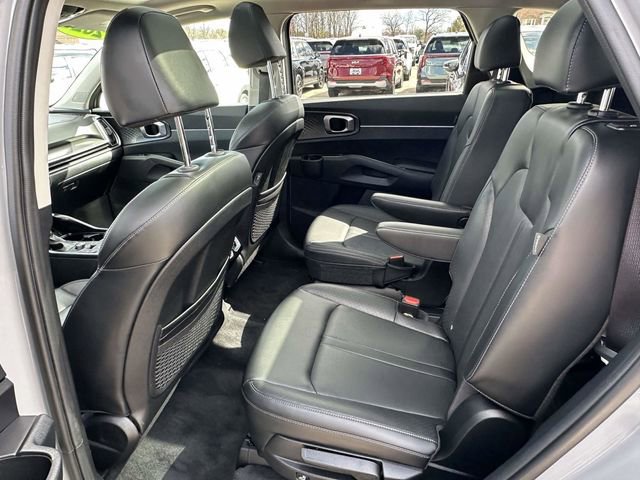Used 2025 Kia Sorento EX w/ Panoramic Sunroof Package image 18