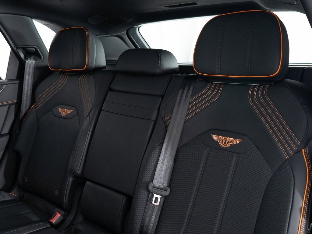 Used 2025 Bentley Bentayga image 25