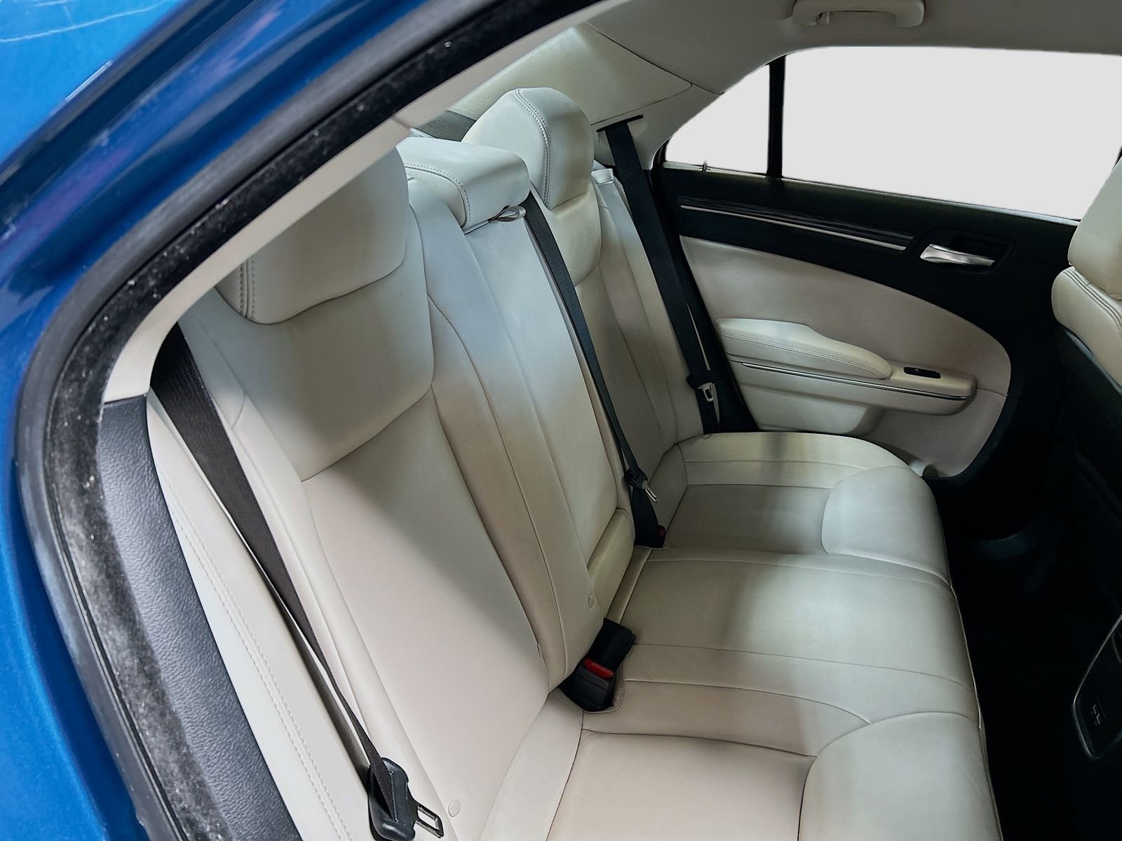 Used 2022 Chrysler 300 Touring L image 25