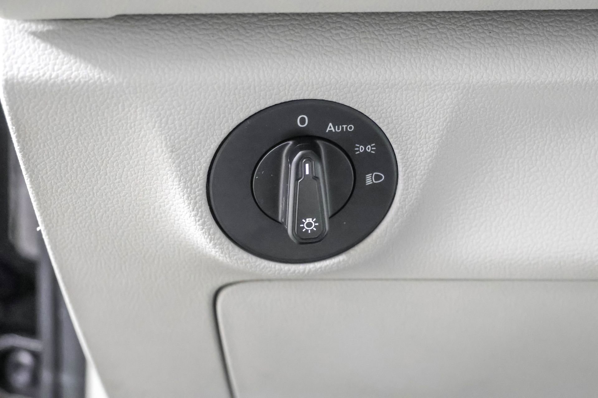 Used 2020 Volkswagen Jetta SE w/ SE Cold Weather Package image 23