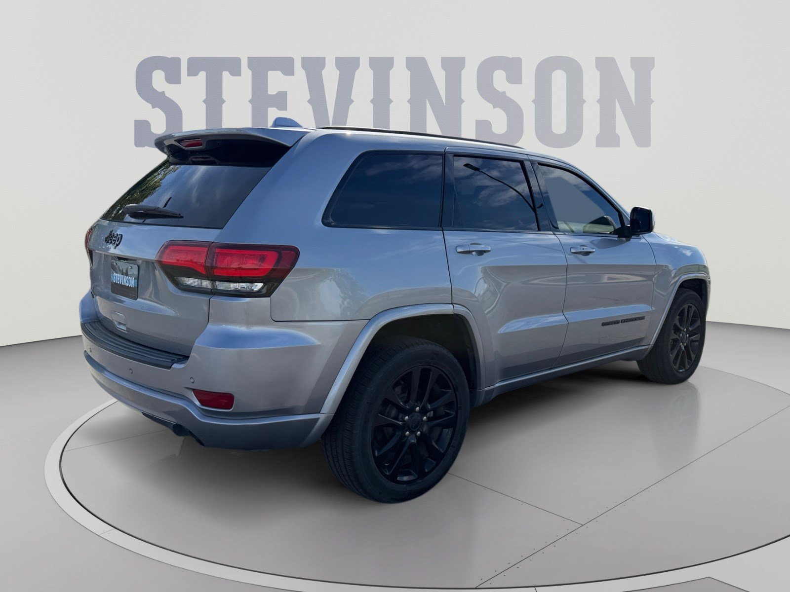 Used 2019 Jeep Grand Cherokee Altitude AWD/4WD image 5
