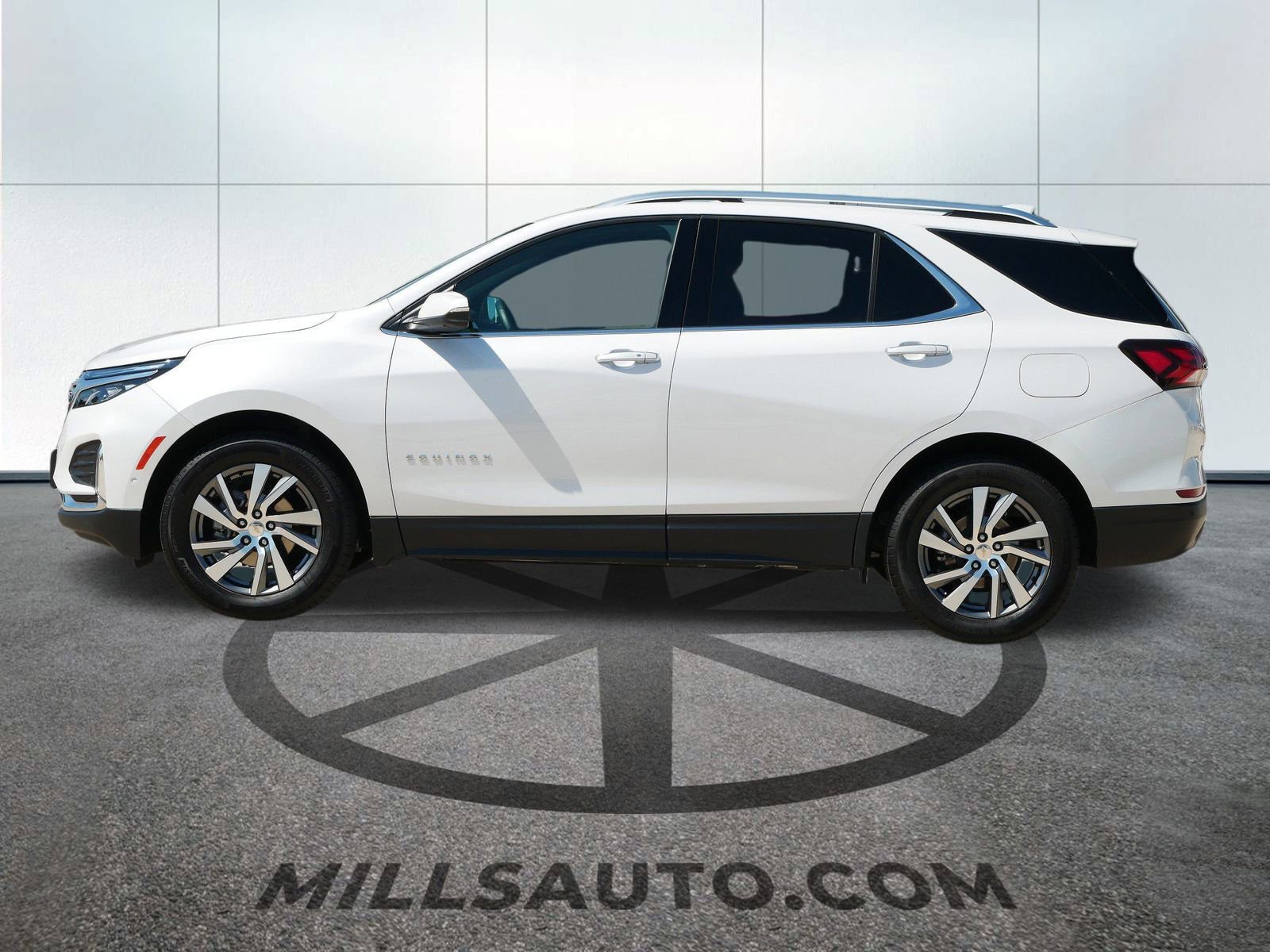 Used 2024 Chevrolet Equinox Premier image 2