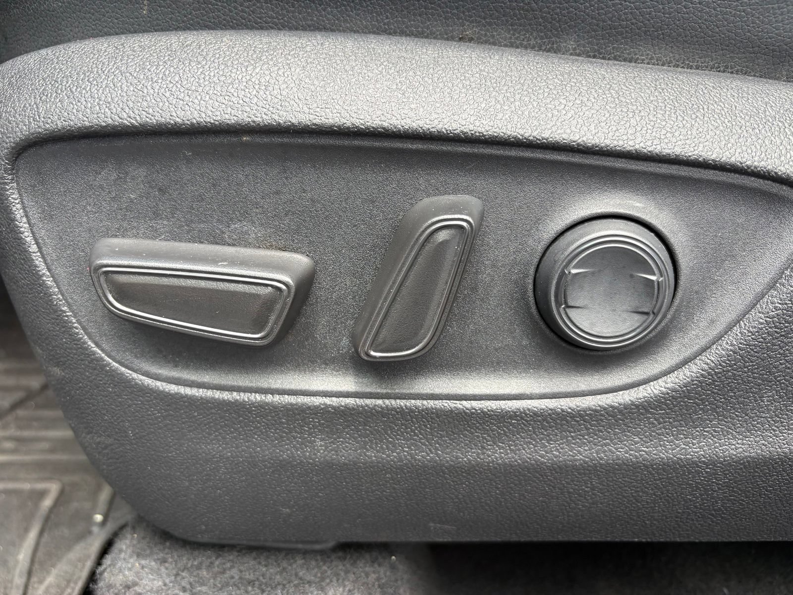Used 2023 Toyota Highlander XLE AWD/4WD image 28