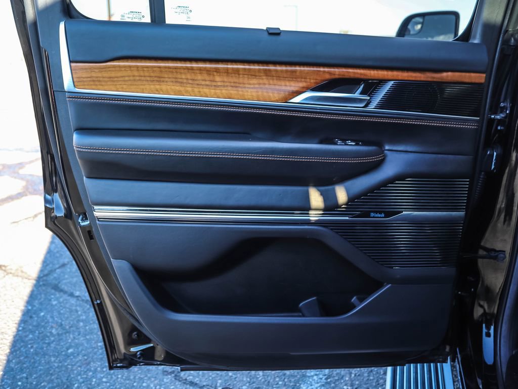 Used 2022 Jeep Grand Wagoneer Series III w/ Rear Seat Video Group 1 image 18