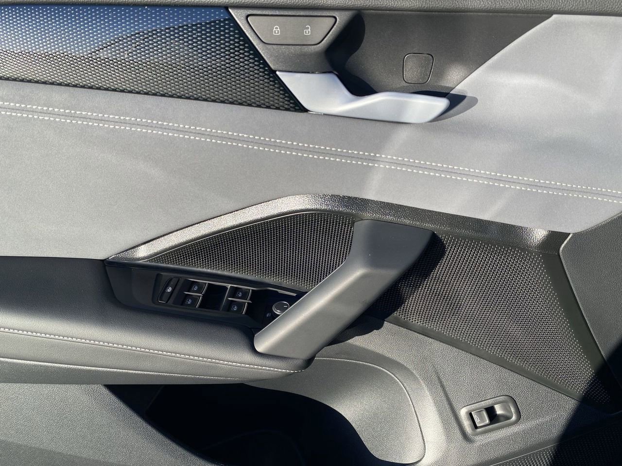 New 2026 Volkswagen Tiguan SE R-Line image 17