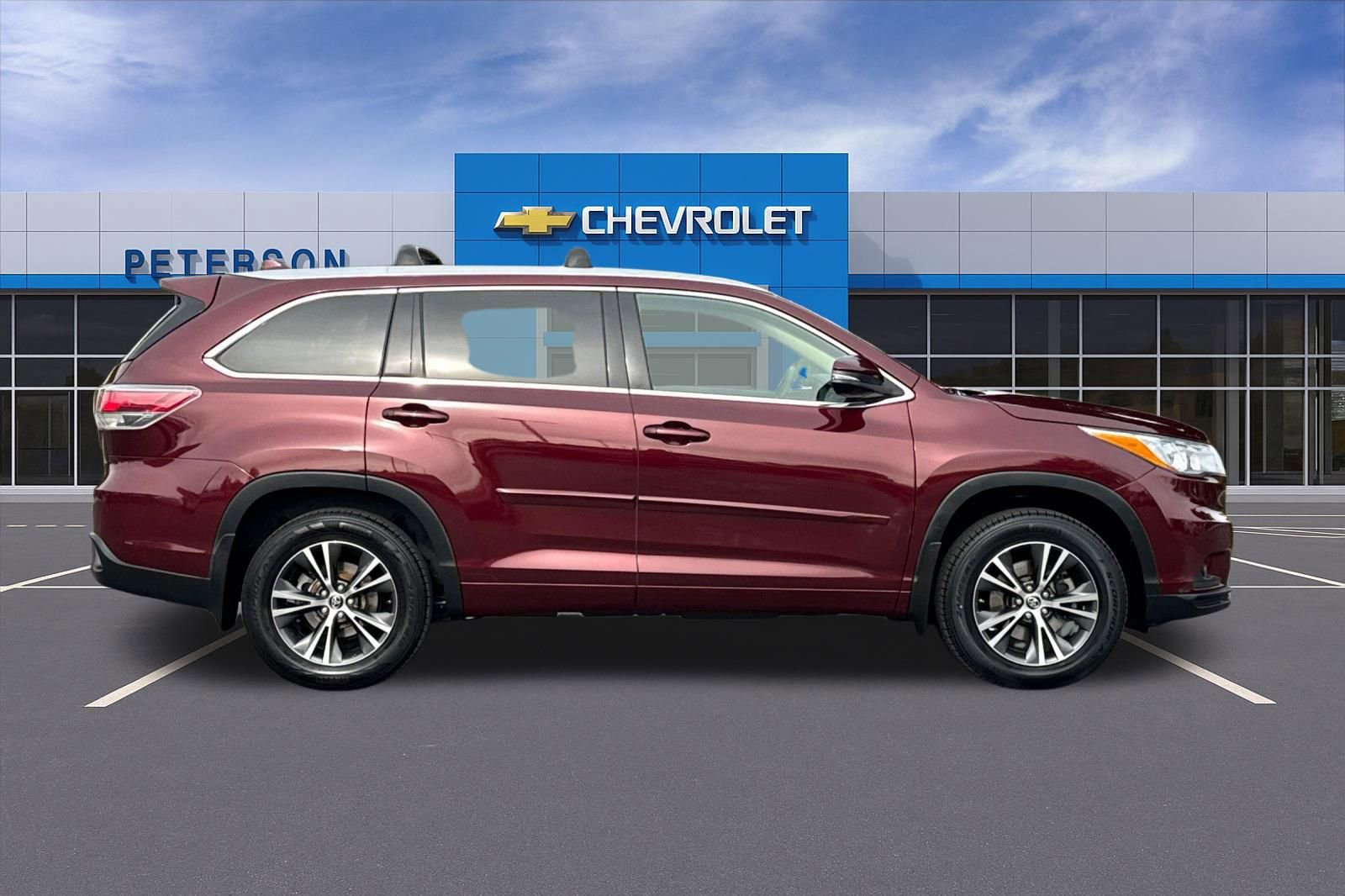 Used 2016 Toyota Highlander XLE AWD/4WD image 3