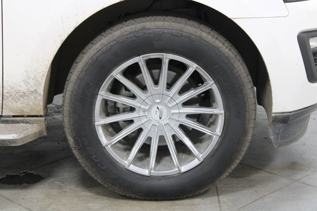 Used 2018 Ford Expedition XLT w/ Equipment Group 202A image 12