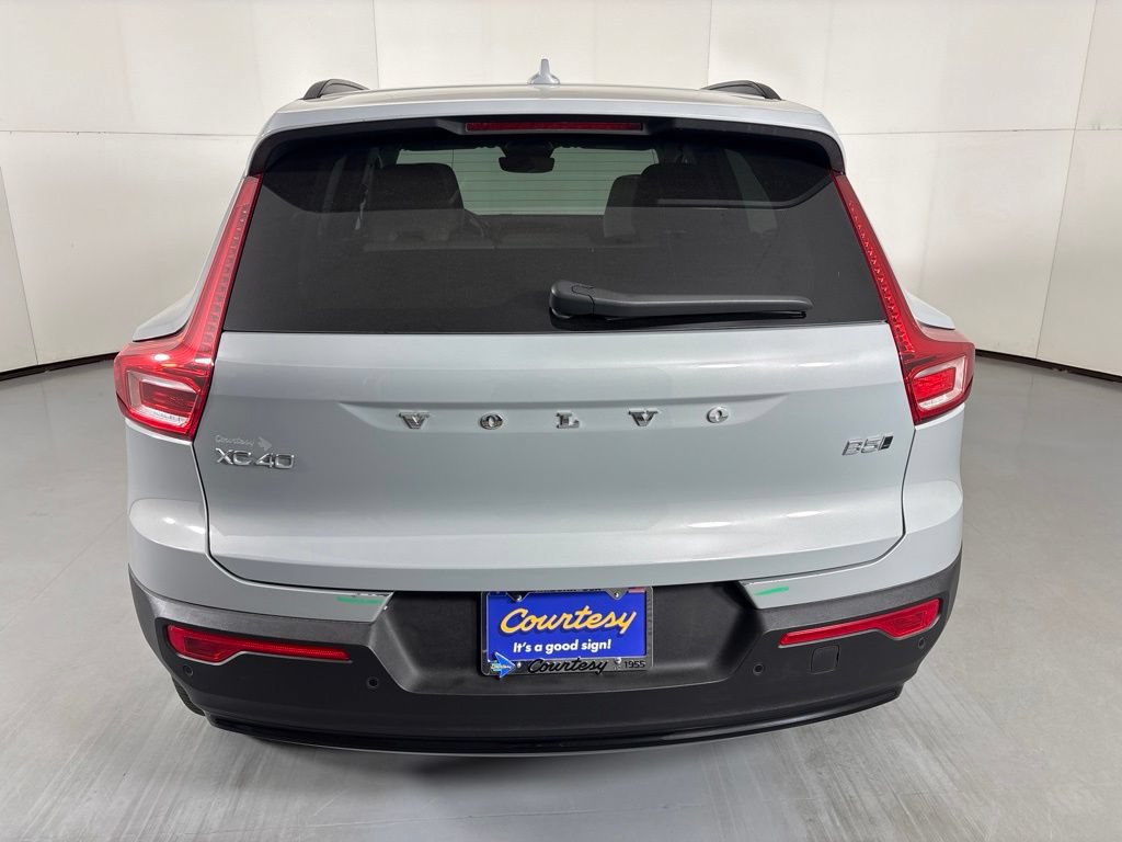 Used 2026 Volvo XC40 B5 Plus AWD/4WD image 7