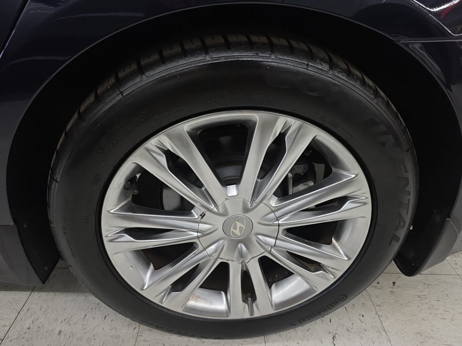 Used 2013 Hyundai Genesis 3.8 w/ Premium Pkg RWD image 35