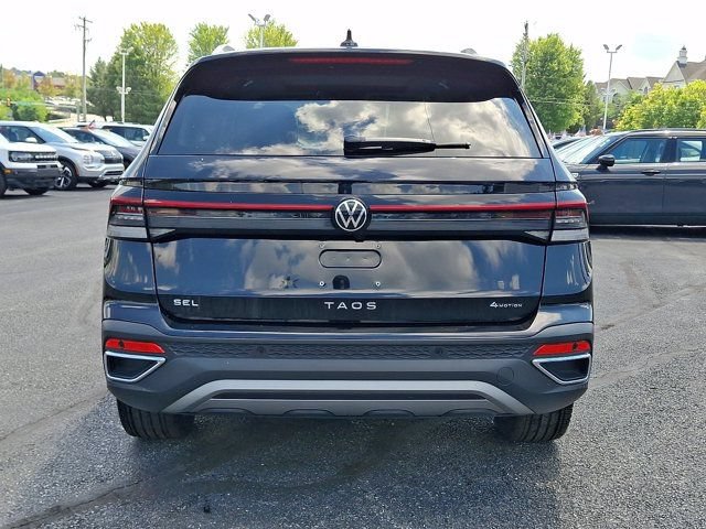 Used 2025 Volkswagen Taos SEL AWD/4WD image 7