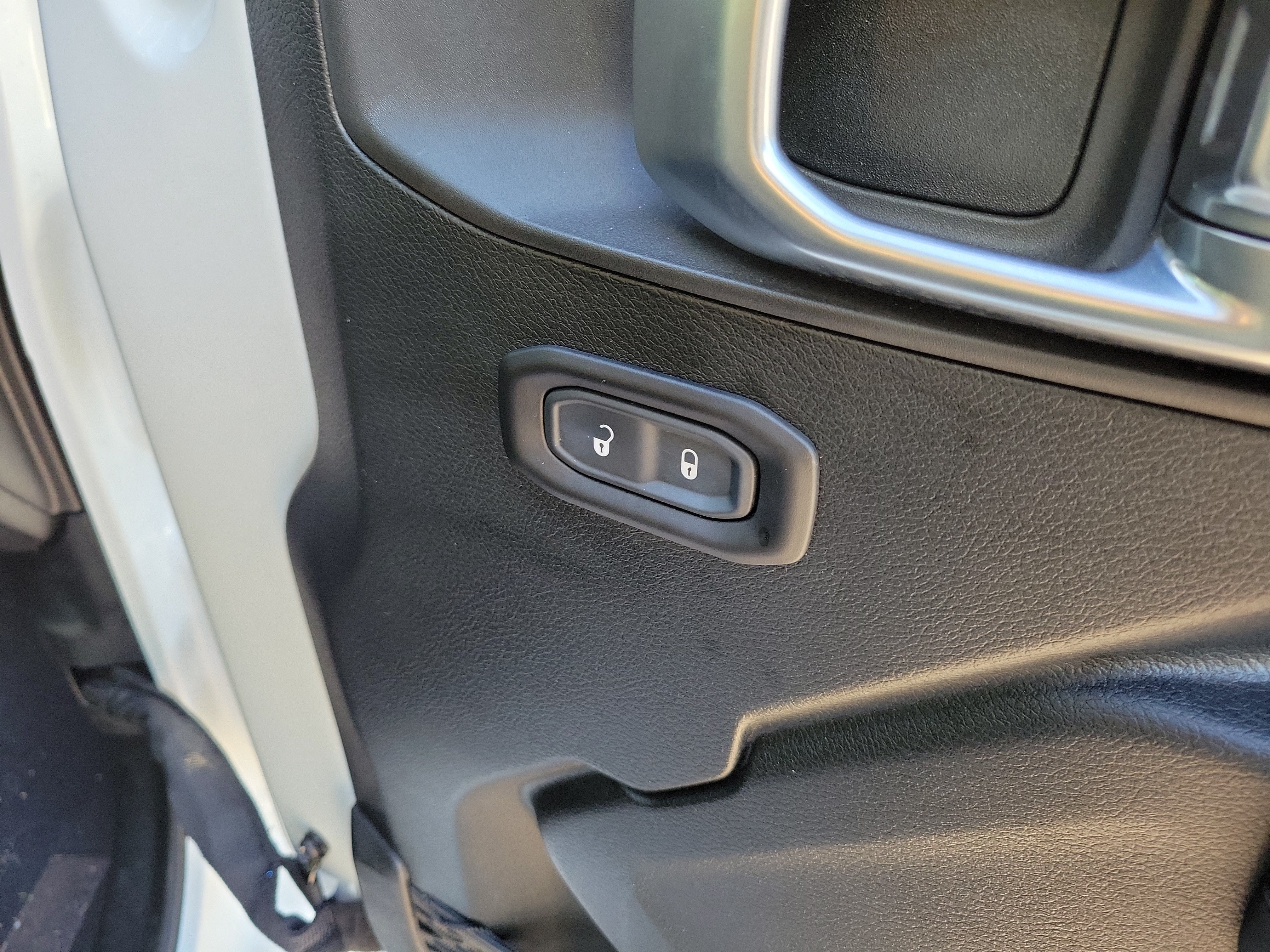 Used 2020 Jeep Wrangler Sport AWD/4WD image 9
