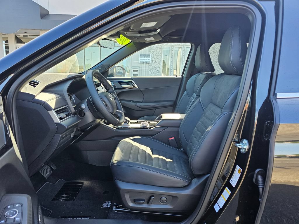 New 2026 Mitsubishi Outlander LE AWD/4WD image 17