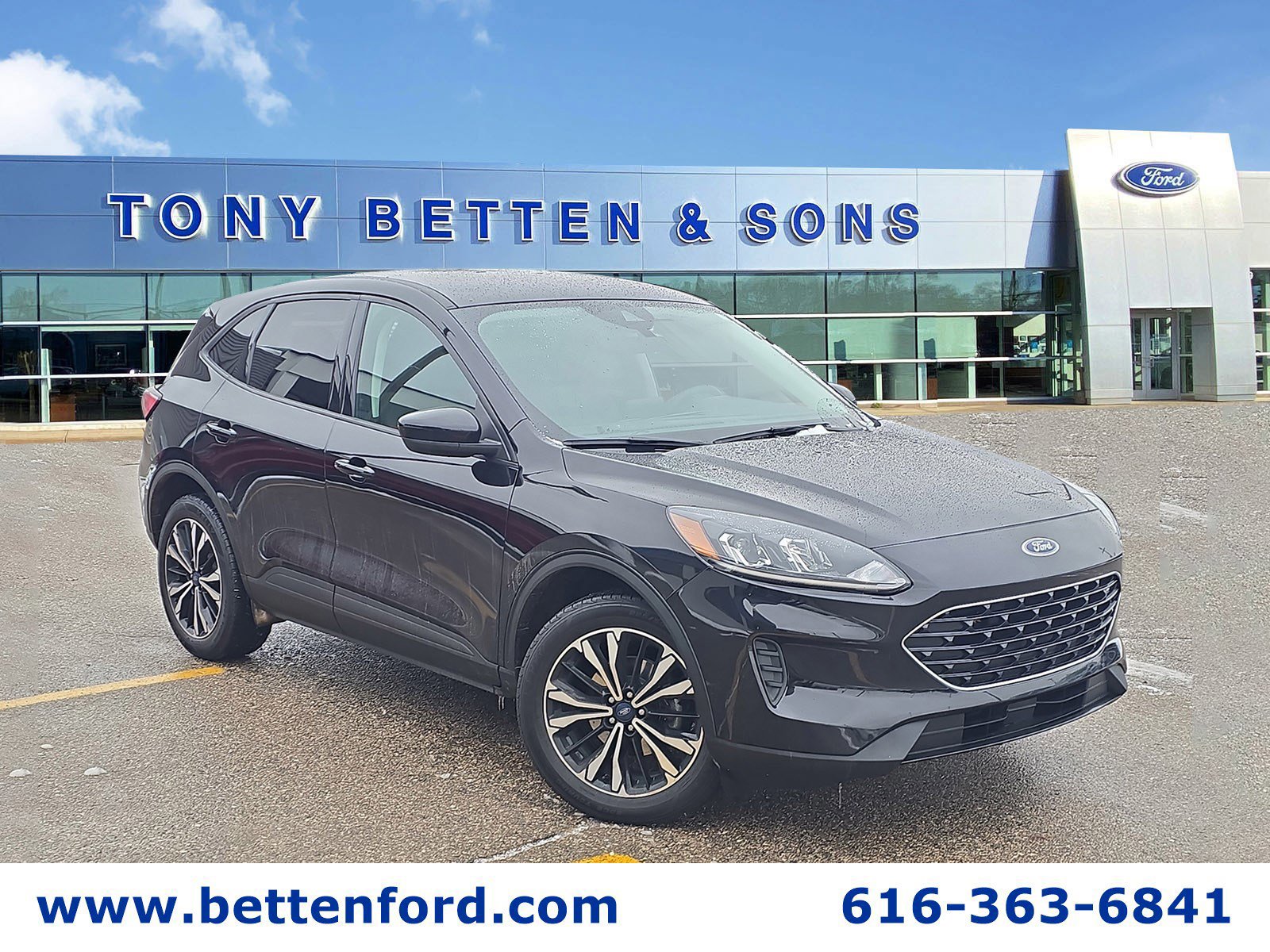 Certified 2022 Ford Escape SE w/ SE Sport Appearance Package image 1
