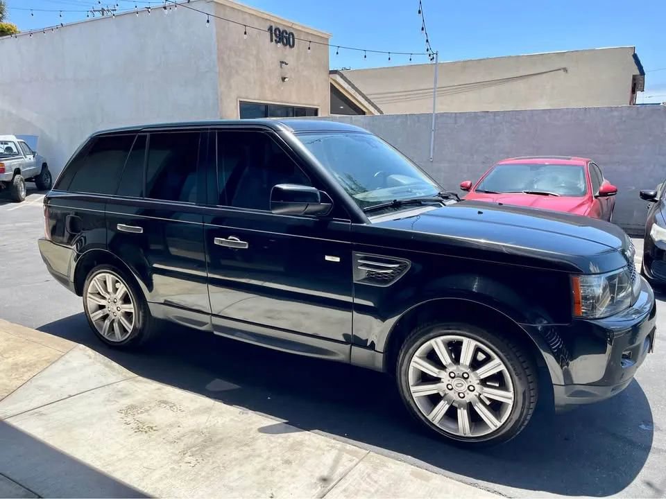 Used 2011 Land Rover Range Rover Sport HSE AWD/4WD image 2