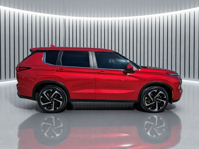 Used 2023 Mitsubishi Outlander SE FWD image 3