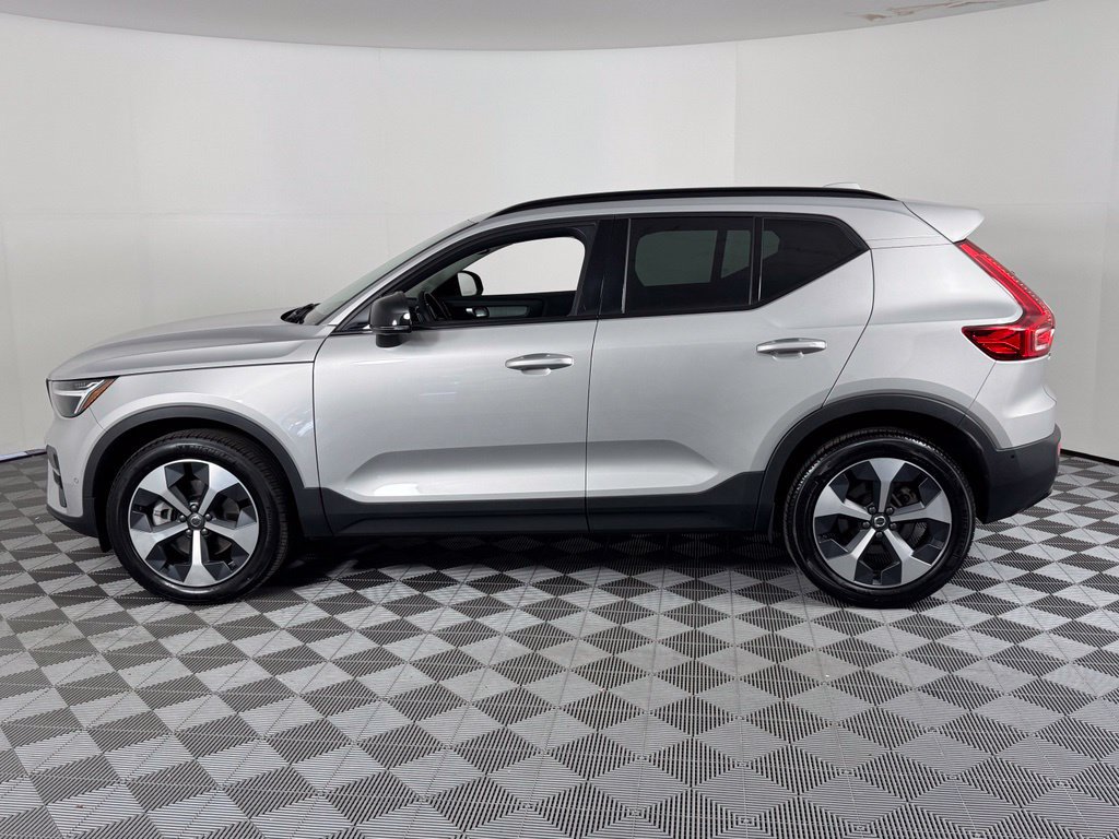 Certified 2025 Volvo XC40 B5 Plus AWD/4WD image 12