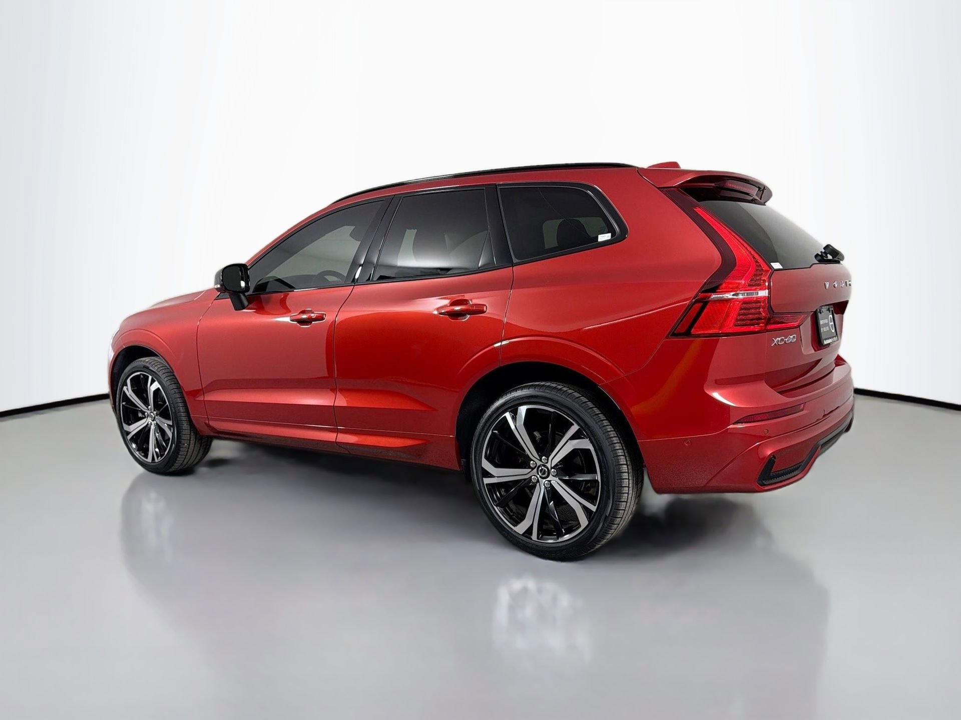 Certified 2023 Volvo XC60 B5 Ultimate image 8
