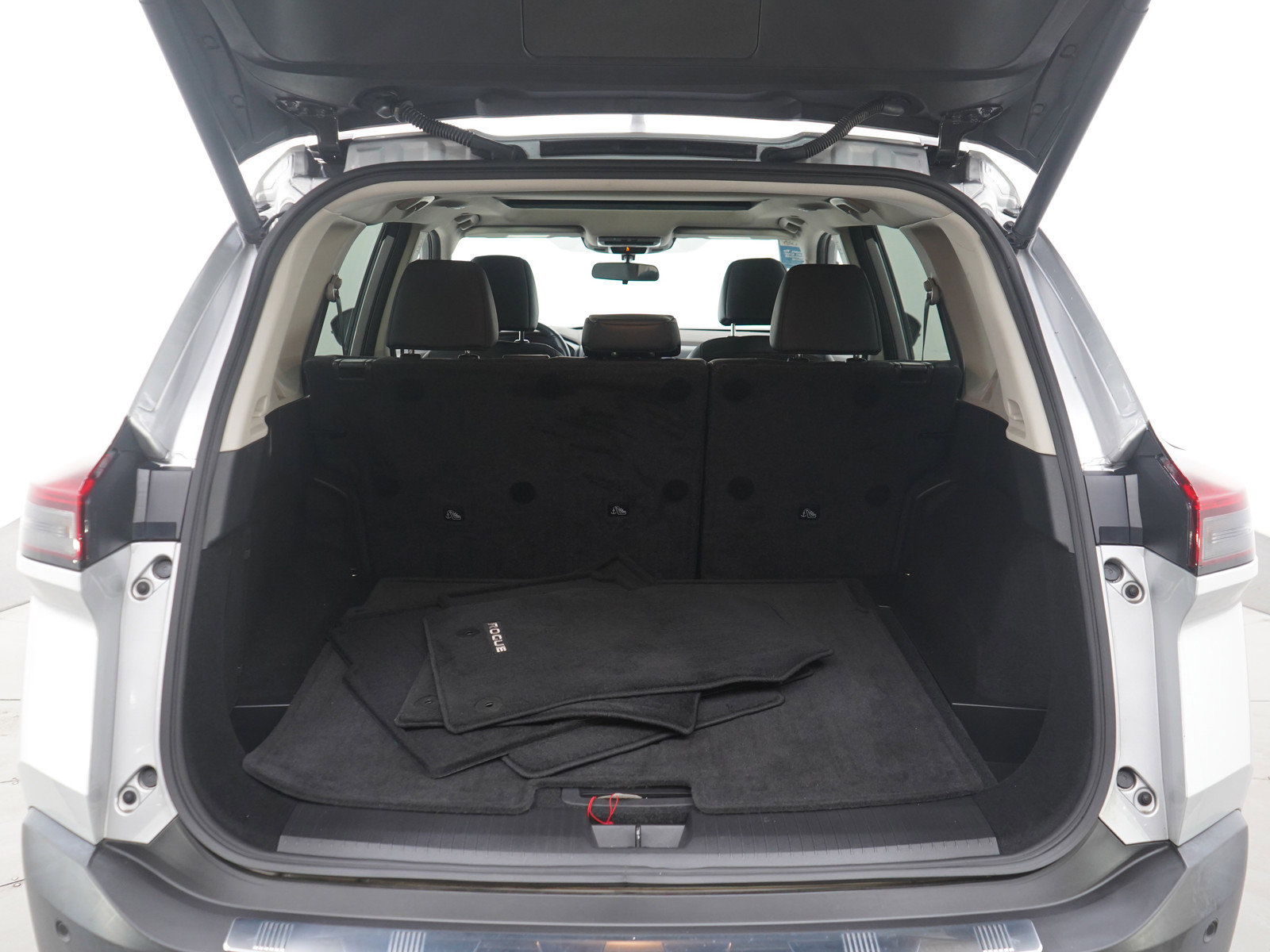 Used 2023 Nissan Rogue SV w/ SV Premium Package image 16