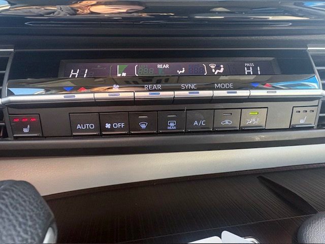 Used 2023 Toyota Sienna XLE image 12