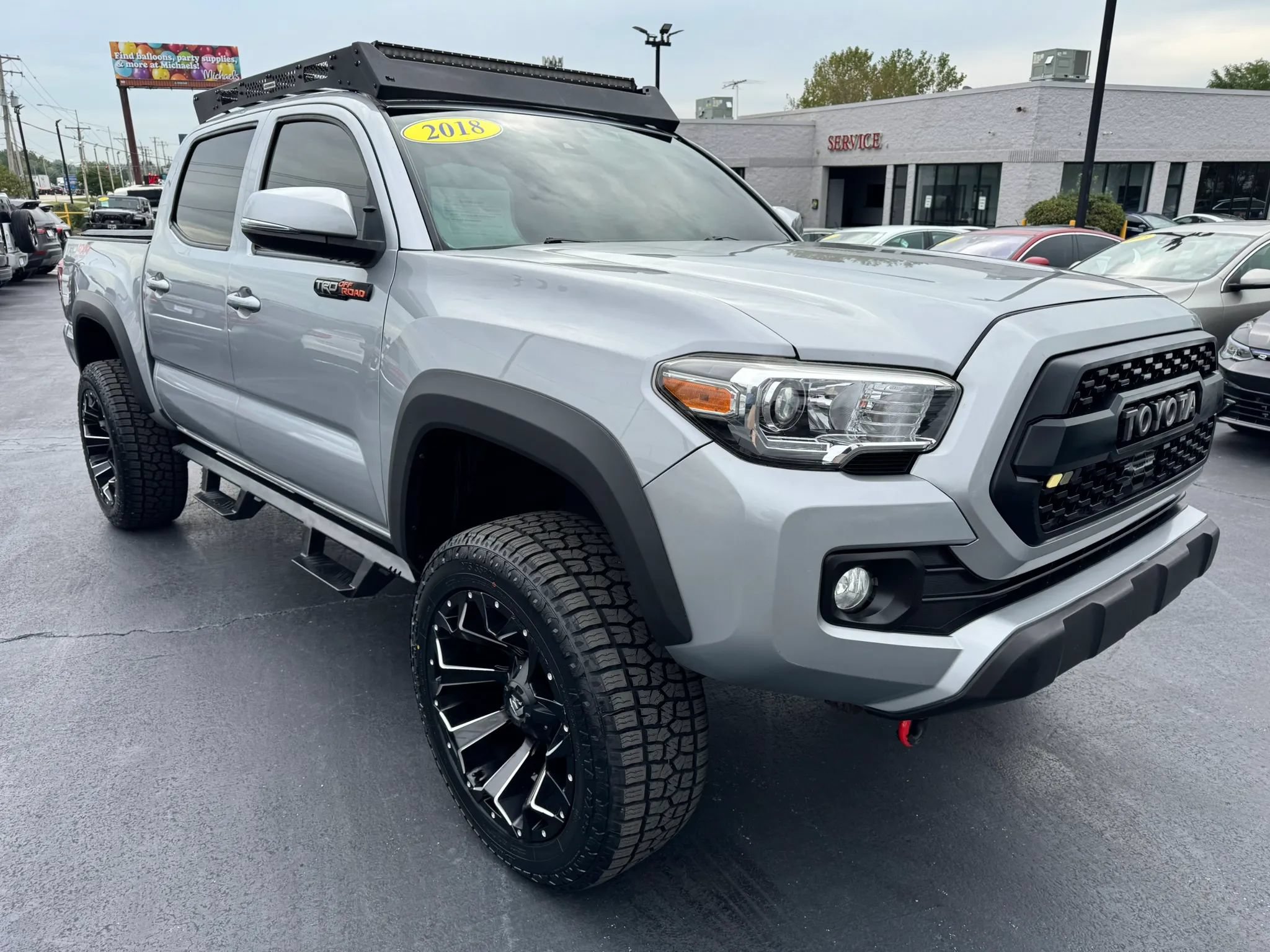 Used 2018 Toyota Tacoma TRD Off-Road w/ Technology Package AWD/4WD image 7