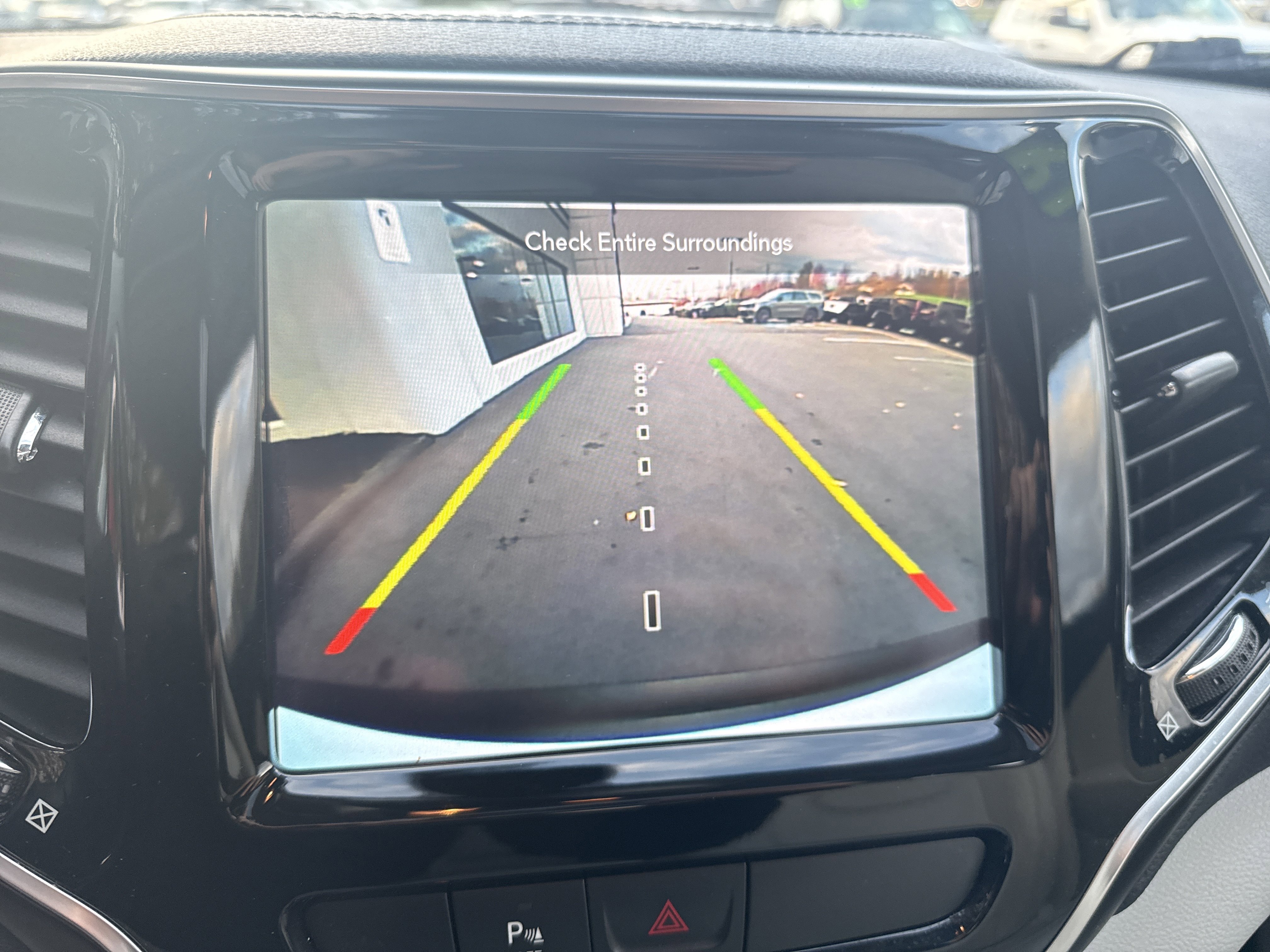 Used 2019 Jeep Cherokee Limited image 26