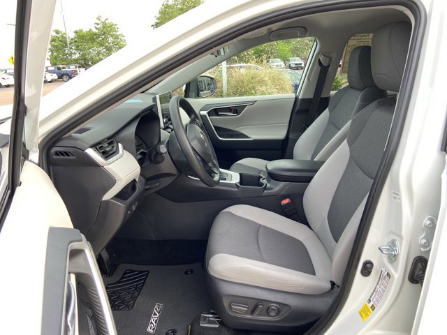 Used 2025 Toyota RAV4 XLE FWD image 34