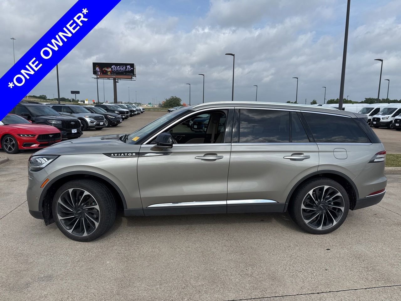 Used 2023 Lincoln Aviator Reserve w/ Equipment Group 201A AWD/4WD image 3